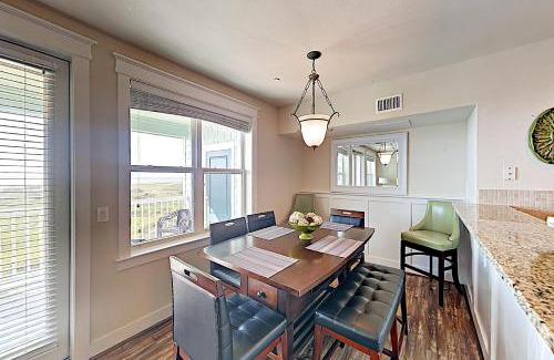 Red Fish Cove Apartment | Pointe West Retreat Unit 302