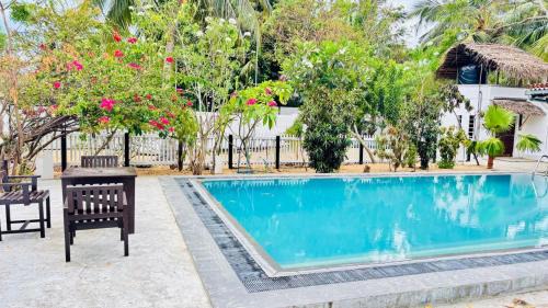 Pottuvil Division 2 House | Pool Bay