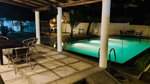Pottuvil Division 2 House | Pool Bay