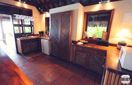 Otumai Villa | Pool&Beach Villa by ENJOY VILLAS MOOREA, white sandy Beach + infinity Pool