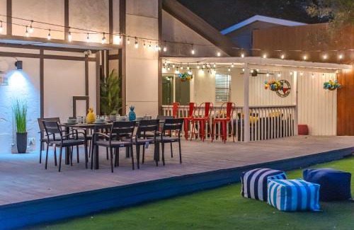 Wetmore House | Pool, Gameroom & Minigolf Enchanting Texas Home