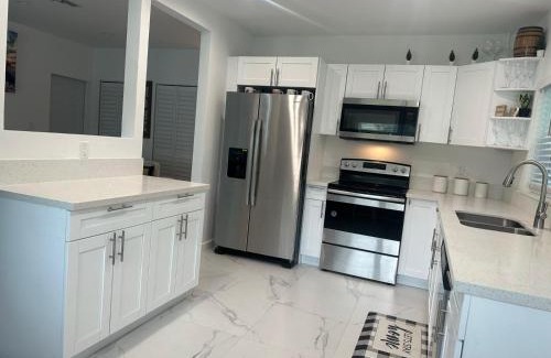 North Miami Beach House | Pool house 3 bedroom 2 bathroom