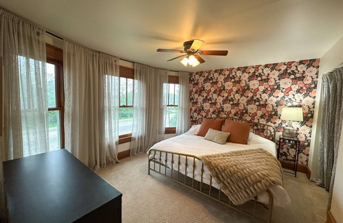 Fox Valley Other | Pool Outdoor Grill + Bar Playground 3 king beds 2 Ovens Fire table