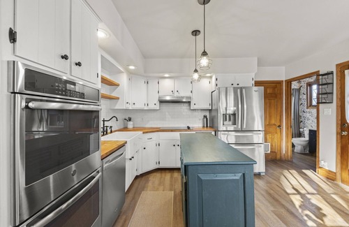Fox Valley Other | Pool Outdoor Grill + Bar Playground 3 king beds 2 Ovens Fire table