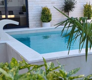 Vrdnik Apartment | POOL RESORT- Vila Lena lux apartmani 7 i 8