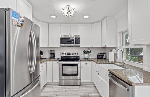 Cape Coral House | Pool, Spa, Kayaks, Bikes, Fishing gear & More
