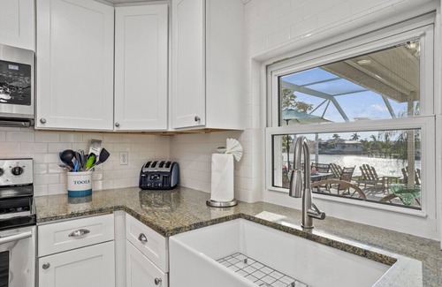 Cape Coral House | Pool, Spa, Kayaks, Bikes, Fishing gear & More
