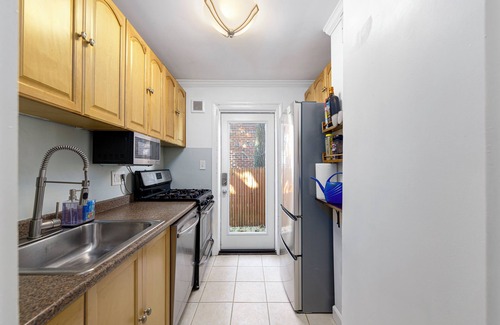 Arlington Heights House | Pool Table, Heated Floors, Parking, Mins to DC, Deck +more