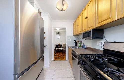 Arlington Heights House | Pool Table, Heated Floors, Parking, Mins to DC, Deck +more