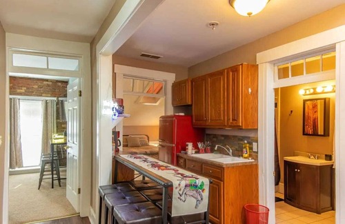 Butchertown Apartment | Pool Table|King Bed|Sleeps 16|Great Location Loft!