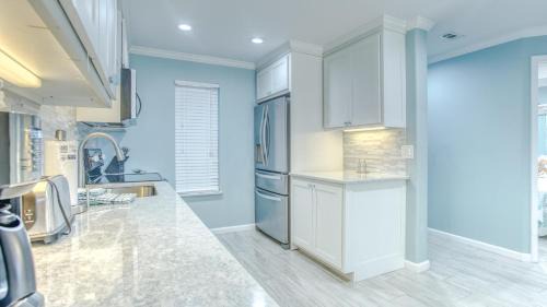 Holiday Isle House | Poolside Villas 106 - Updated beachfront condo on Holiday Isle in Destin