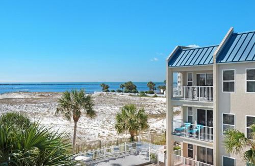 Holiday Isle House | Poolside Villas #302- Harry's Beach House
