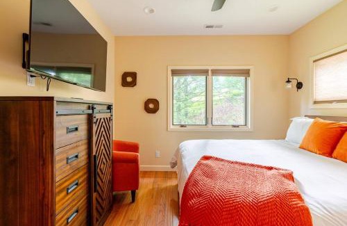 Marshall Cabin | Poplar Treehouse - Rustic Luxury