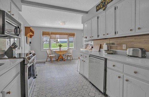Portage Lakes House | Portage Lakes Retreat - 3 BR Lakefront Home with Hot Tub