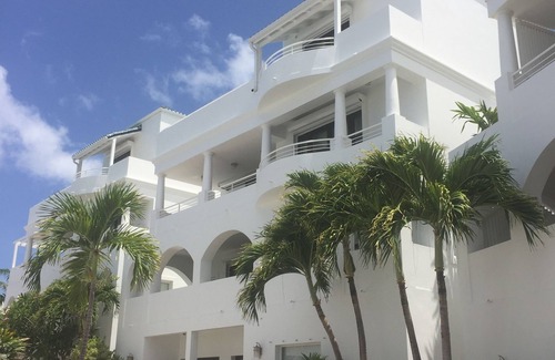 Maho Villa | Postcard Perfect Getaway! Roof top pool and amenities