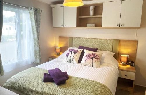 Praa Sands Ski Chalet | Pottsville Cabin - short walk to Praa Sands Beach