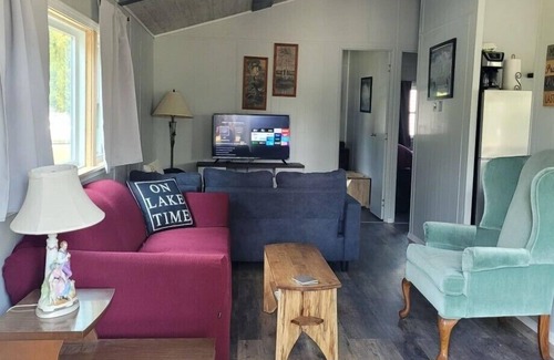 Gladwin Cottage | Pratt Lake Place:Relax and Recharge in This Cozy Summer Hideaway!