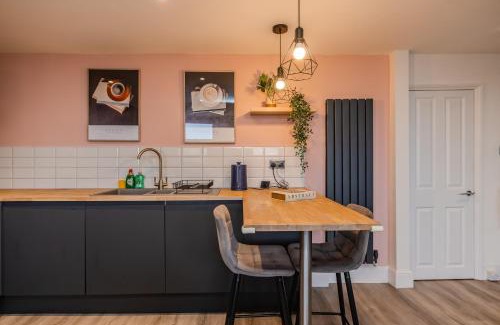 Hove Apartment | Prefect 2 Bedroom Flat with Seaview and Free Parking