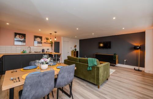 Hove Apartment | Prefect 2 Bedroom Flat with Seaview and Free Parking