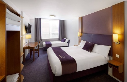 Barnsley Hotel | Premier Inn Barnsley Central M1 J37