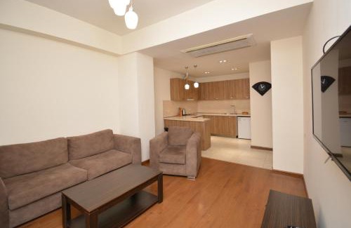 Kentron Apartment | Premium apartment on Byuzand 17 with big balcony