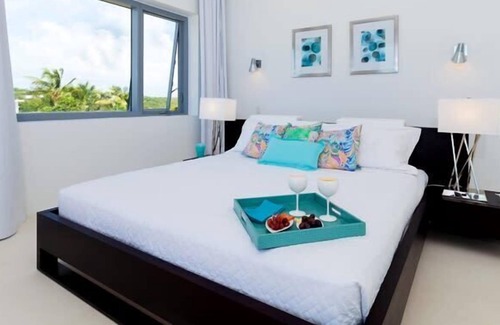 West End Village Villa | Prestigious Beachfront Property
