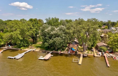 Fox Lake Apartment | prime lake frontage