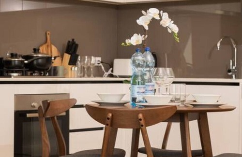 South Brisbane Apartment | Prime Location Compact 1BD Apartment at Southbank