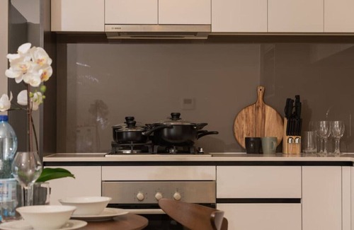 South Brisbane Apartment | Prime Location Compact 1BD Apartment at Southbank