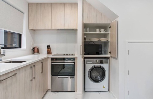 Addington House | Prime Location Cosy Warm Free Off Street Park