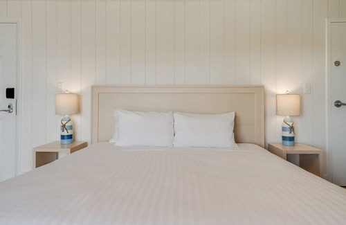 Islamorada Hotel | Prime Location! Pet-Friendly Property, Free Parking, Free Breakfast
