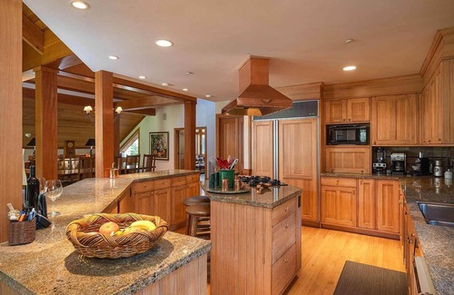 Olympic Valley House | PRIME PALISADES LOCATION: 4+ PRIVATE ENSUITES/HOT TUB/GOLF & MTN VIEWS/SLEEPS 14