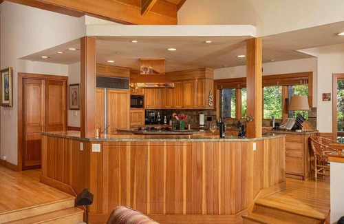 Olympic Valley House | PRIME PALISADES LOCATION: 4+ PRIVATE ENSUITES/HOT TUB/GOLF & MTN VIEWS/SLEEPS 14