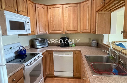 Gilford Cottage | Prime, private waterfront property on Winnipesaukee w/ample docking and parking
