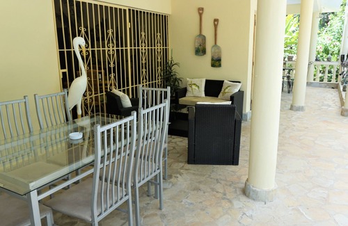 La Mulata I Villa | Private 2 Bedroom Vacation Villa Close To Beaches!