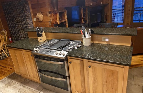 Dandridge House | Private and Peaceful Lakefront Cabin, just north of Smokey Mountains