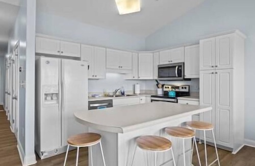 Indian Beach Apartment | Private Balcony with Water View - Sea La Vie!