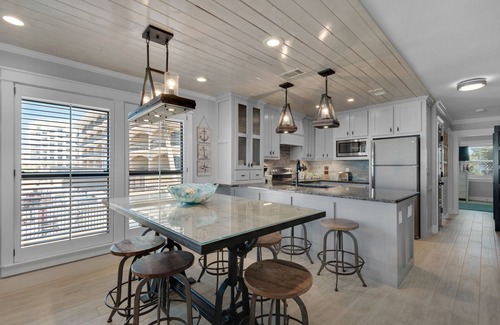 Crystal Beach House | Private Beachfront Home, Swimming Pool, Kayak, Paddle Boards & Free Chair Set Up
