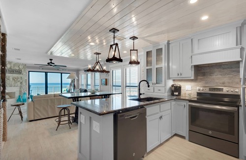 Crystal Beach House | Private Beachfront Home, Swimming Pool, Kayak, Paddle Boards & Free Chair Set Up