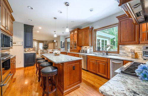 Orange House | Private, beautiful, luxurious large house, close to Yale. Ideal for 8 people