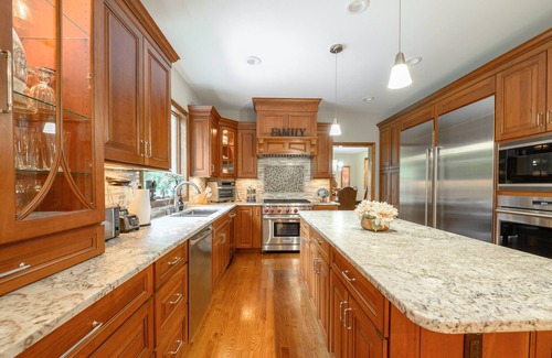 Orange House | Private, beautiful, luxurious large house, close to Yale. Ideal for 8 people