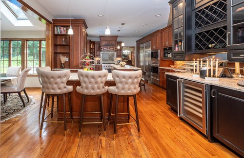 Orange House | Private, beautiful, luxurious large house, close to Yale. Ideal for 8 people