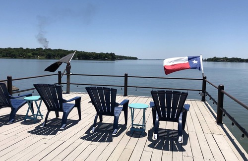 Enchanted Oaks House | Private Beautiful Waterfront Home. Boat Dock to enjoy Sunrise and Sunsets!