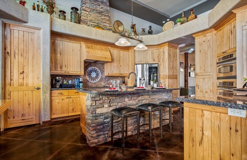 East Mesa House | Private Desert Resort, Heated Pool, King Beds, Scenic Mt. Views, Hiking & Golf