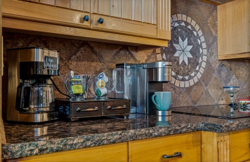 East Mesa House | Private Desert Resort, Heated Pool, King Beds, Scenic Mt. Views, Hiking & Golf