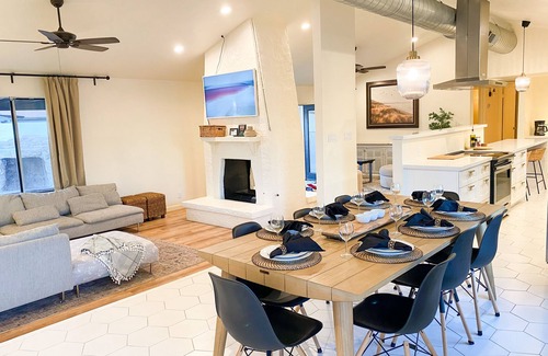 North Mountain House | Private Free Heated Pool, Waterfall, 2 King Beds & Arcade Games!