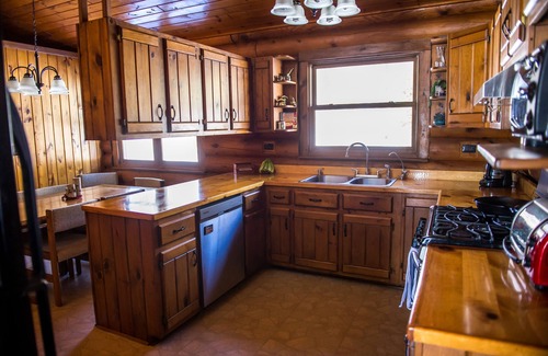 Orr Cabin | Private lakefront log cabin on 25 acres - 3 bedrooms