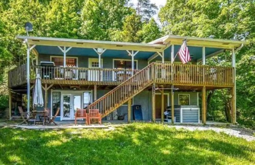 Dandridge House | Private Lakefront Retreat on Douglas Lake