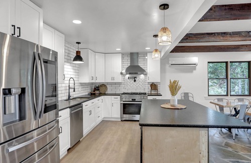 Newport House | Private, modern home with river view, on 48 acres