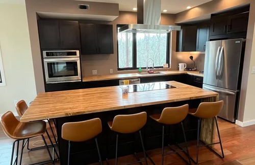 Marshall House | Private Mountain Top Escape with Hot Tub, Theater, Game Room & Fire Pit